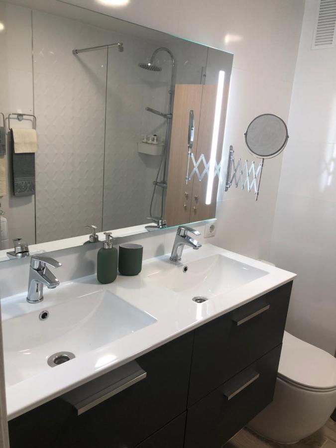 Apartamento Totalmente Reformado Con Piscina Y Jardines Al Lado De La Playa De La Carihuela Torremolinos Exterior photo