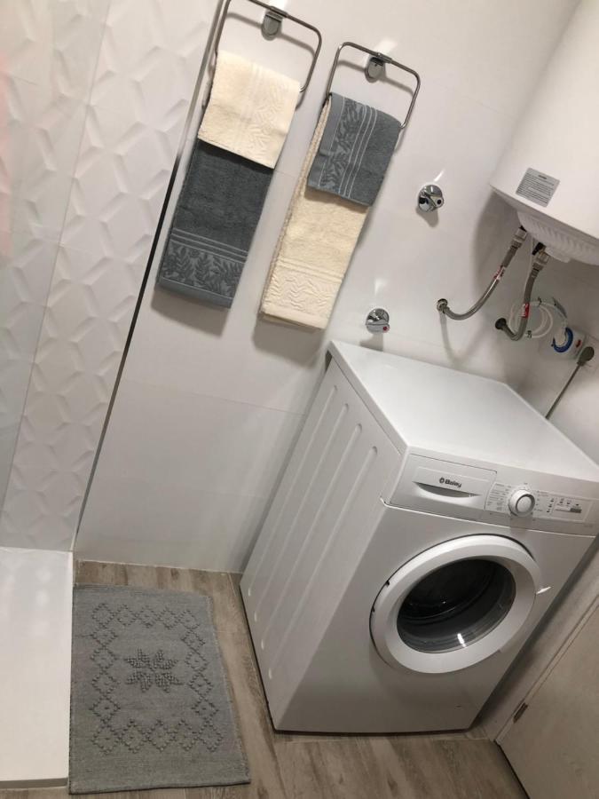 Apartamento Totalmente Reformado Con Piscina Y Jardines Al Lado De La Playa De La Carihuela Torremolinos Exterior photo