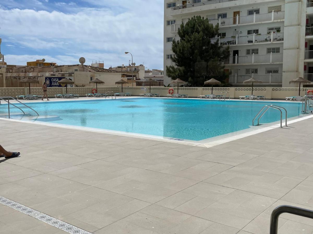 Apartamento Totalmente Reformado Con Piscina Y Jardines Al Lado De La Playa De La Carihuela Torremolinos Exterior photo