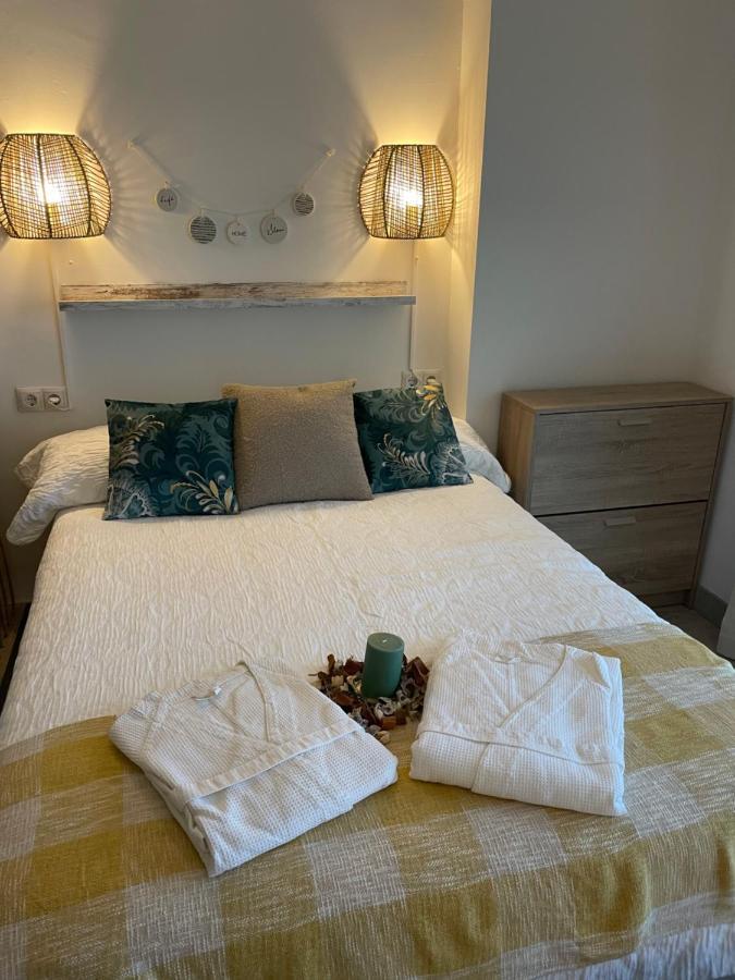Apartamento Totalmente Reformado Con Piscina Y Jardines Al Lado De La Playa De La Carihuela Torremolinos Exterior photo