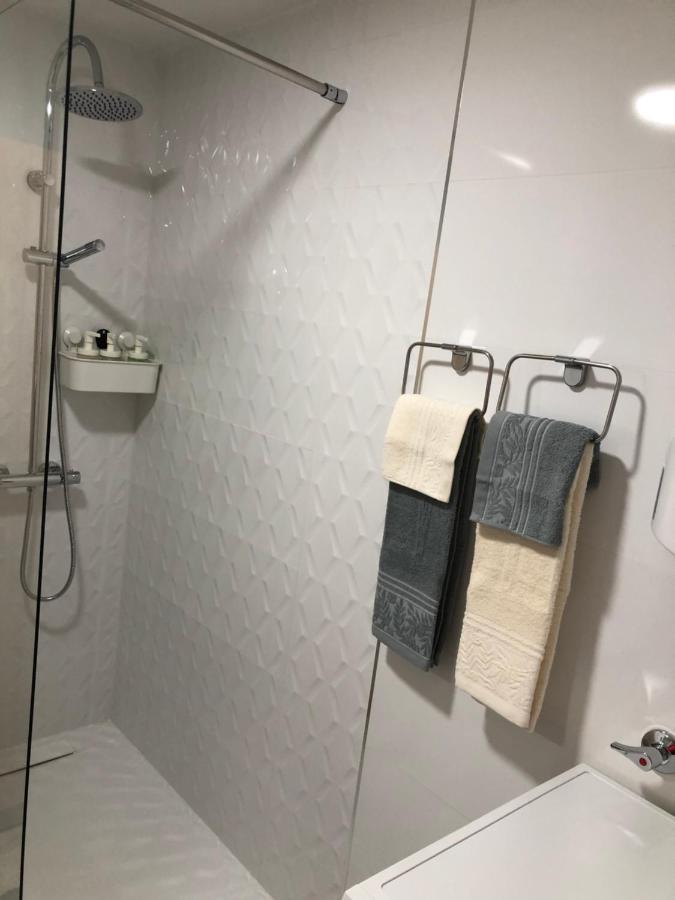 Apartamento Totalmente Reformado Con Piscina Y Jardines Al Lado De La Playa De La Carihuela Torremolinos Exterior photo