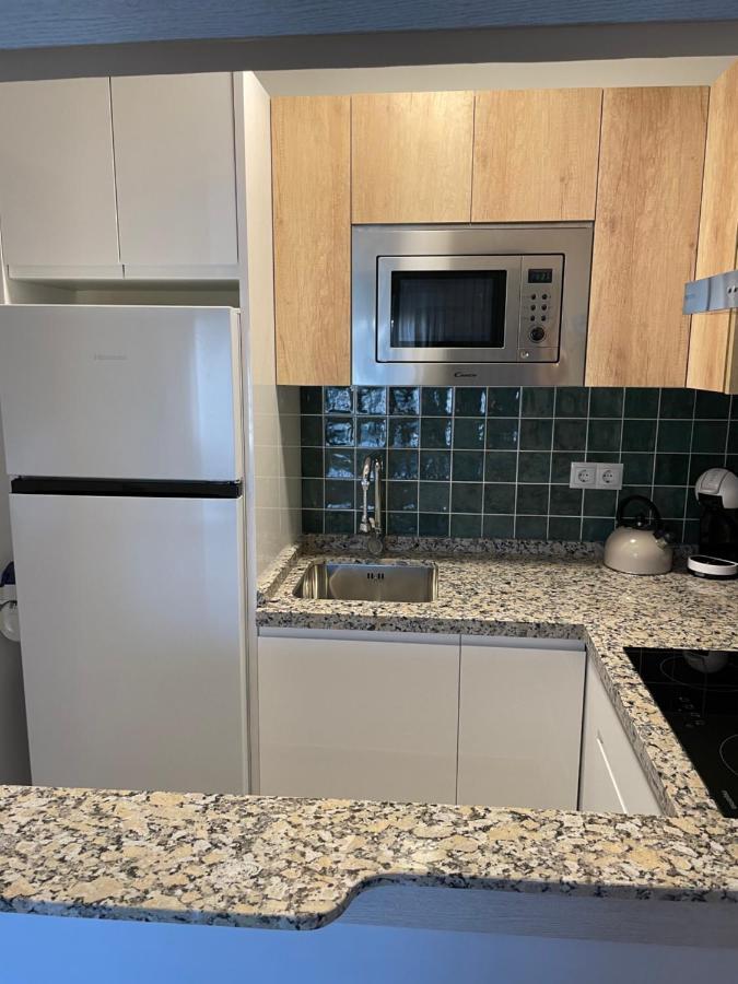 Apartamento Totalmente Reformado Con Piscina Y Jardines Al Lado De La Playa De La Carihuela Torremolinos Exterior photo