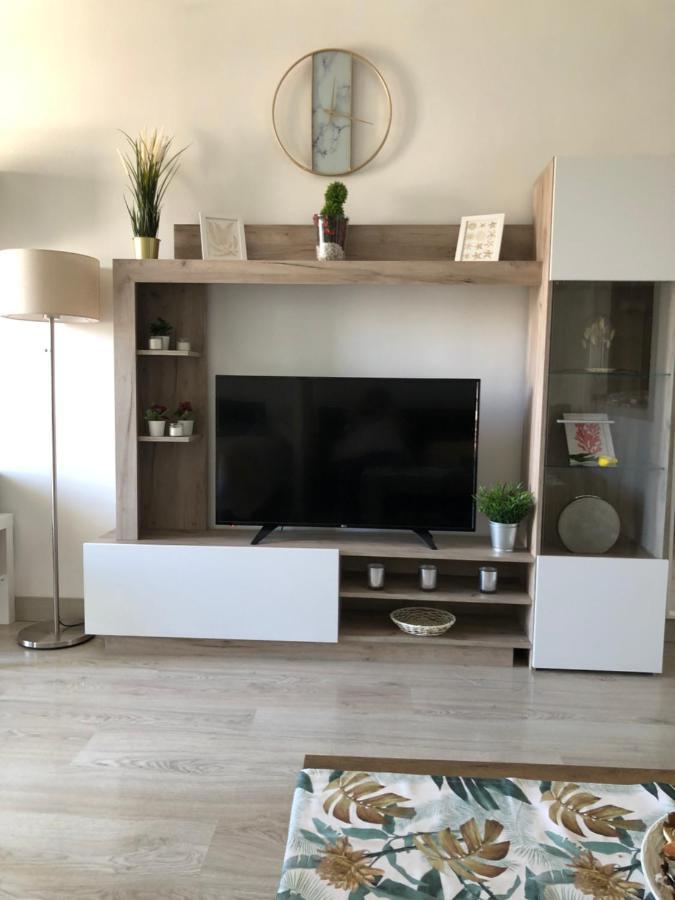 Apartamento Totalmente Reformado Con Piscina Y Jardines Al Lado De La Playa De La Carihuela Torremolinos Exterior photo