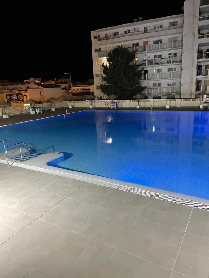 Apartamento Totalmente Reformado Con Piscina Y Jardines Al Lado De La Playa De La Carihuela Torremolinos Exterior photo