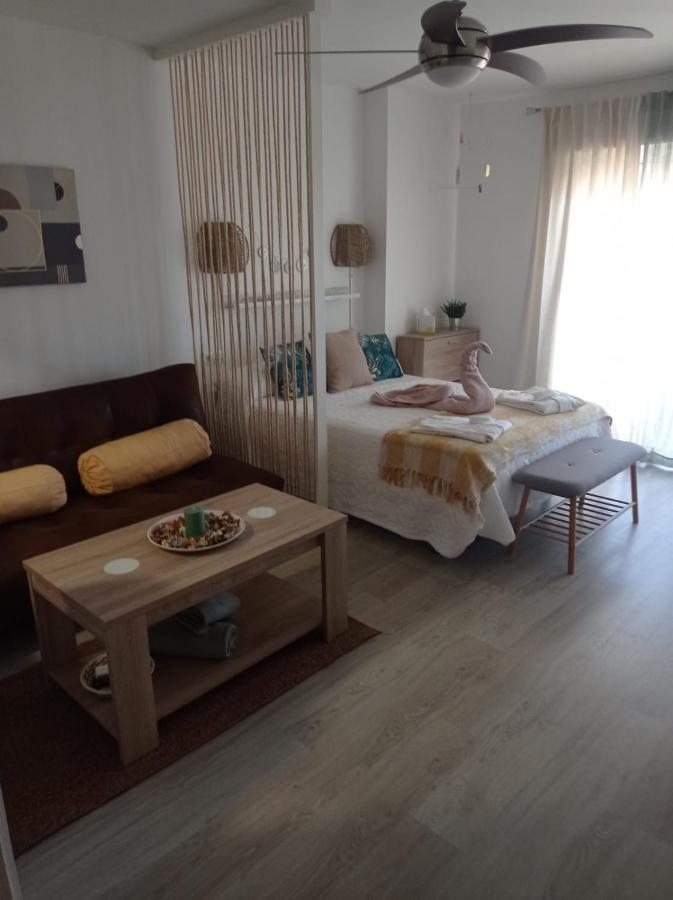 Apartamento Totalmente Reformado Con Piscina Y Jardines Al Lado De La Playa De La Carihuela Torremolinos Exterior photo