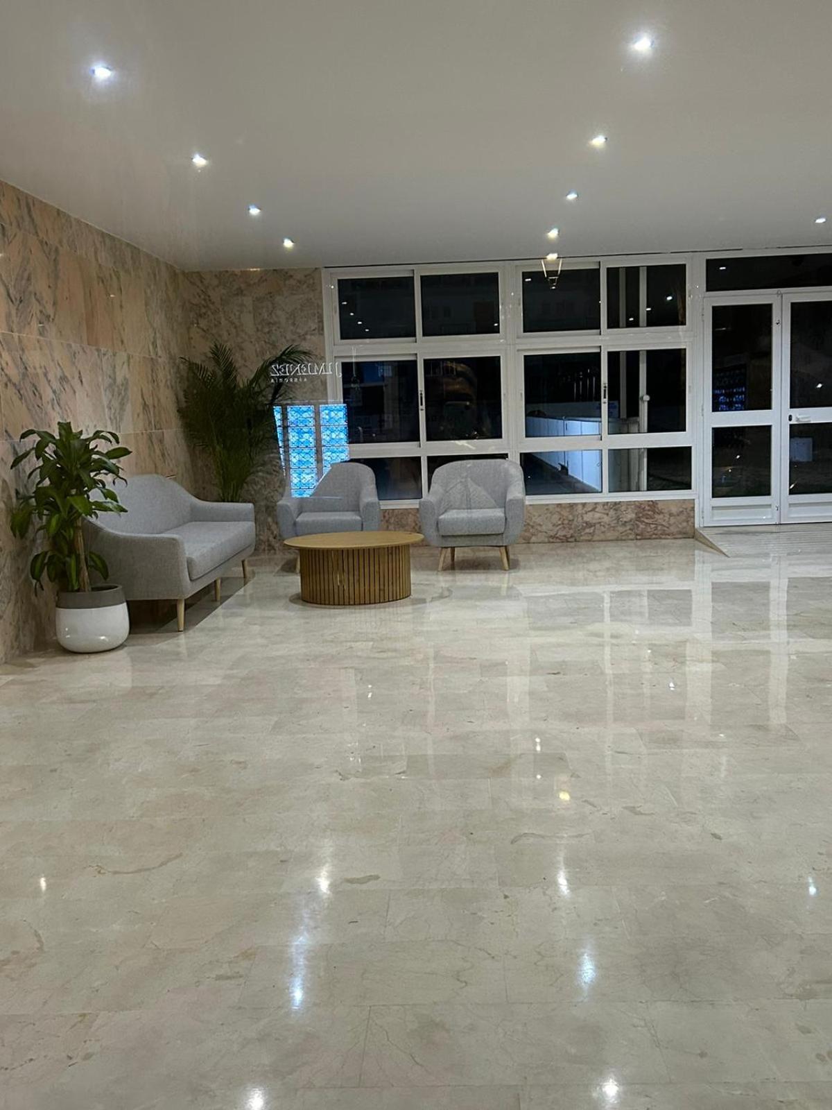 Apartamento Totalmente Reformado Con Piscina Y Jardines Al Lado De La Playa De La Carihuela Torremolinos Exterior photo